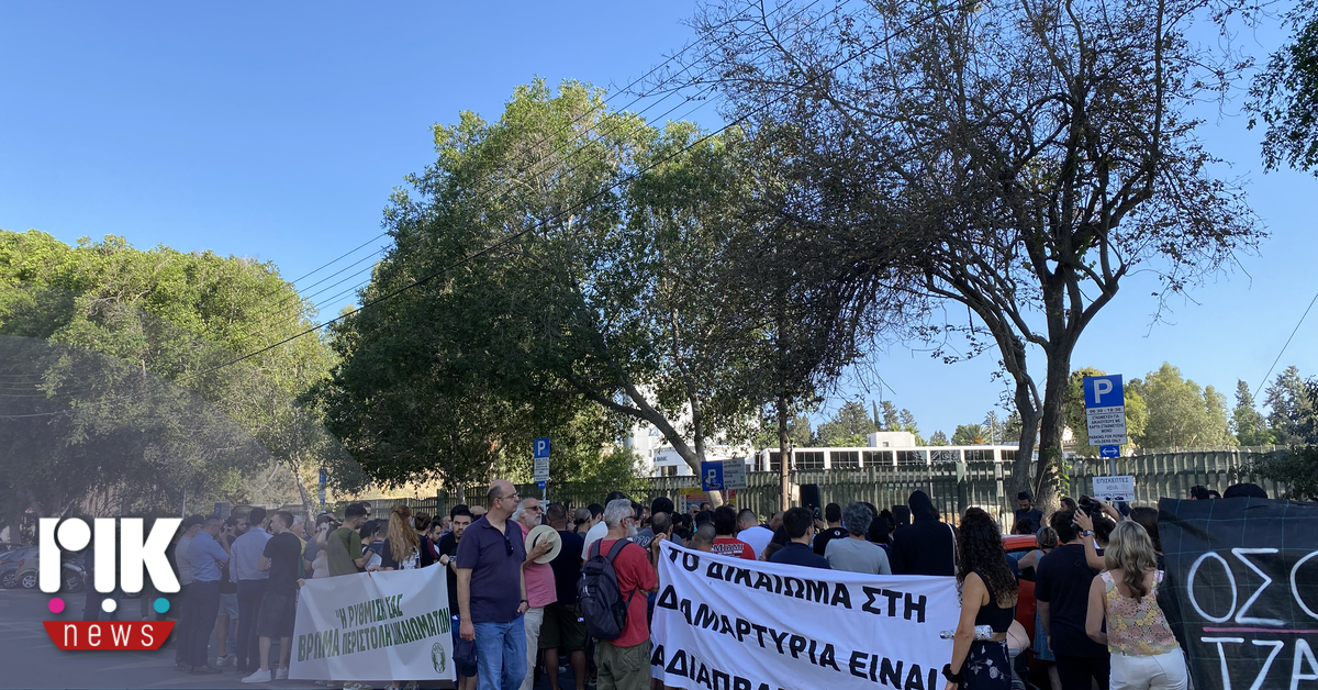 Βουλή: Υπερψήφιση νομοσχεδίου για δημόσιες συγκεντρώσεις – Διαμαρτυρία πολιτών Βουλή: Υπερψήφιση νομοσχεδίου για δημόσιες συγκεντρώσεις – Διαμαρτυρία πολιτών