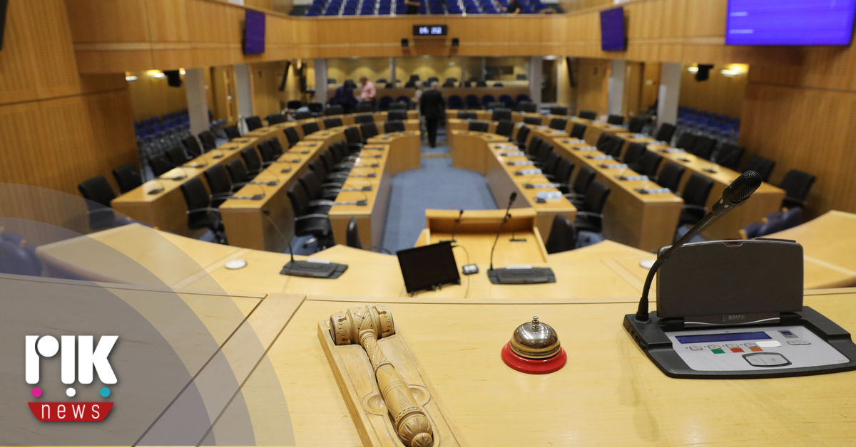 Συνεχίζεται ο απόηχος από τη χθεσινή συνεδρία της Βουλής Συνεχίζεται ο απόηχος από τη χθεσινή συνεδρία της Βουλής
