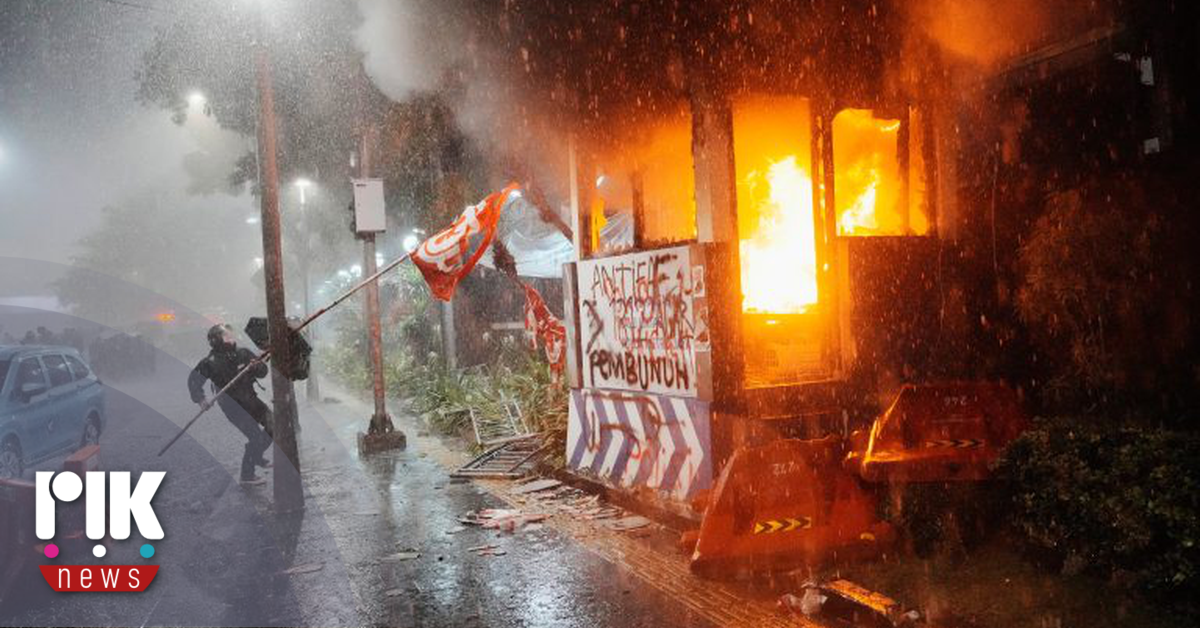 Ινδονησία: Διαδηλωτές πυρπόλησαν κτήριο περιφερειακού συμβουλίου – Τουλάχιστον τρεις νεκροί Ινδονησία: Διαδηλωτές πυρπόλησαν κτήριο περιφερειακού συμβουλίου – Τουλάχιστον τρεις νεκροί