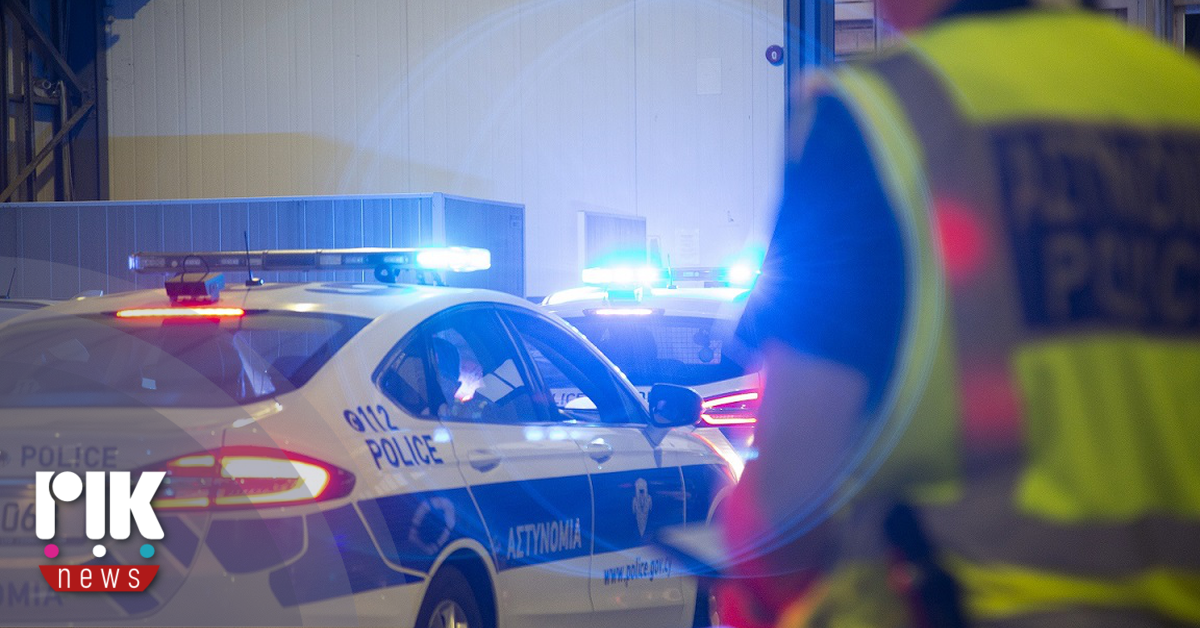 Ποταμιά: Οδηγός βαν δεν σταμάτησε για έλεγχο και διέφυγε, αφού κτύπησε σε περιπολικό Ποταμιά: Οδηγός βαν δεν σταμάτησε για έλεγχο και διέφυγε, αφού κτύπησε σε περιπολικό