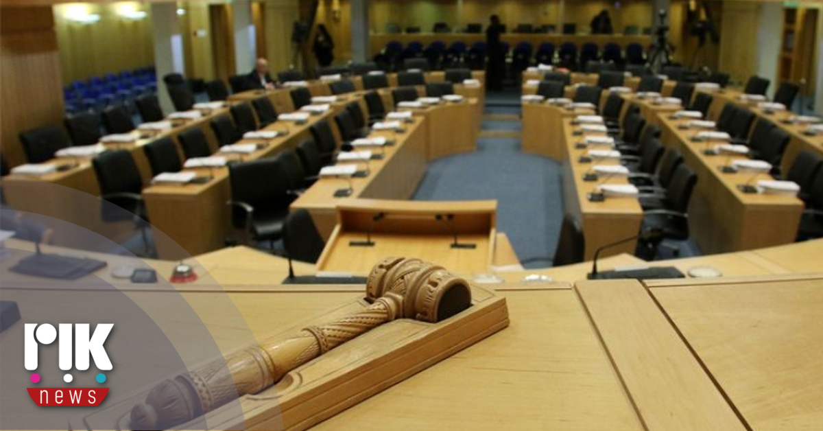 Βουλή: Κόκκινο στην εφ' όρου ζωής παραχώρηση οχήματος σε πρώην ΠτΔ και ΠτΒ