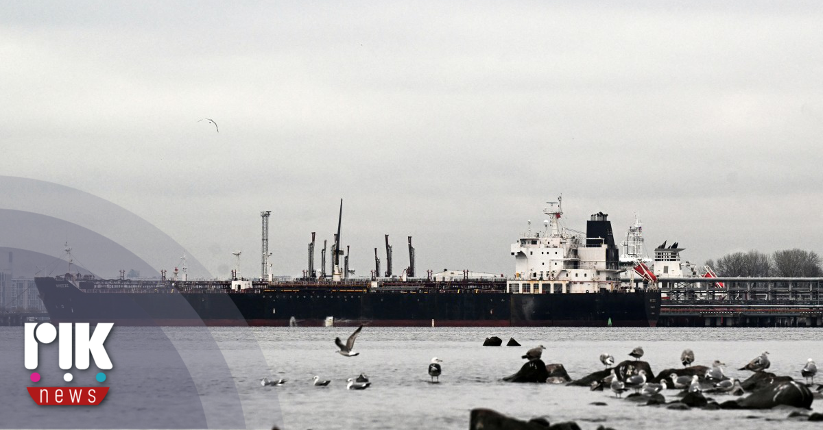 Ουκρανικά μη επανδρωμένα σκάφη έπληξαν δεξαμενόπλοιο το οποίο ανήκει στον σκιώδη στόλο της Ρωσίας