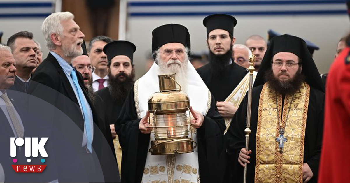Ελλάδα: Με τιμές αρχηγού κράτους έφθασε το Άγιο Φως