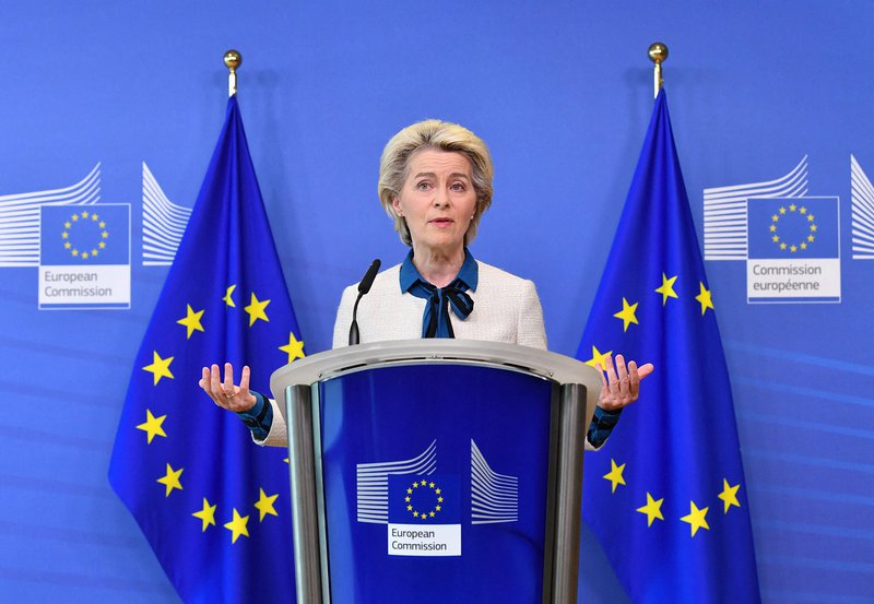 ΟΥΡΣΟΥΛΑ ΦΟΝ ΝΤΕΡ European Commission.jpg