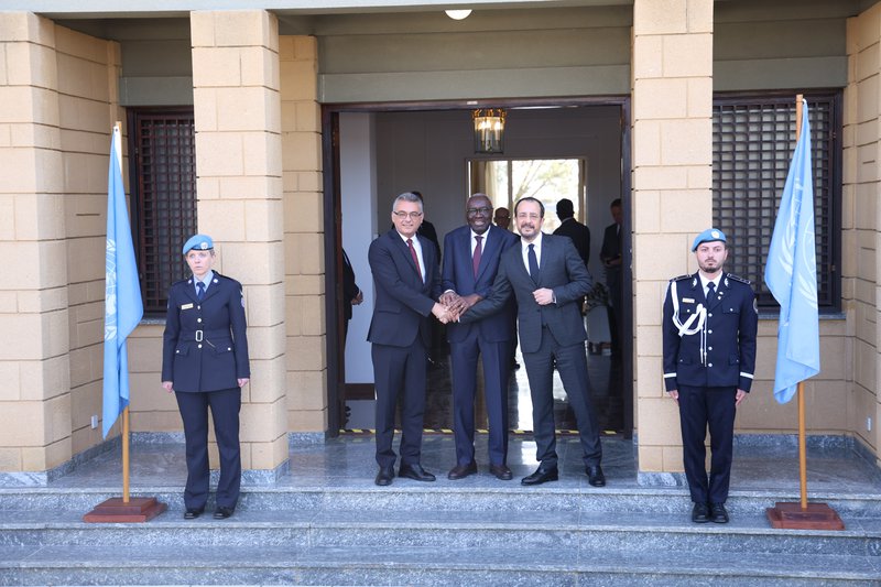 Χριστοδουλίδης - Έρχιουρμαν Φωτογραφία Γραφείο Τύπου και Πληροφοριών.jpg