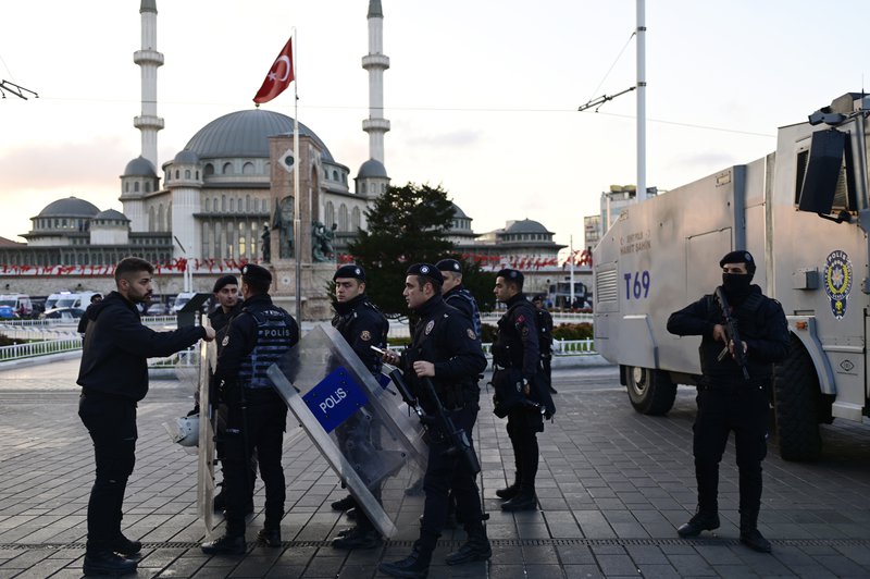 Κωνσταντινούπολη έκρηξη - πλατεία ταξίμ νέα Photo by Yasin AKGUL AFP smaller size.jpg