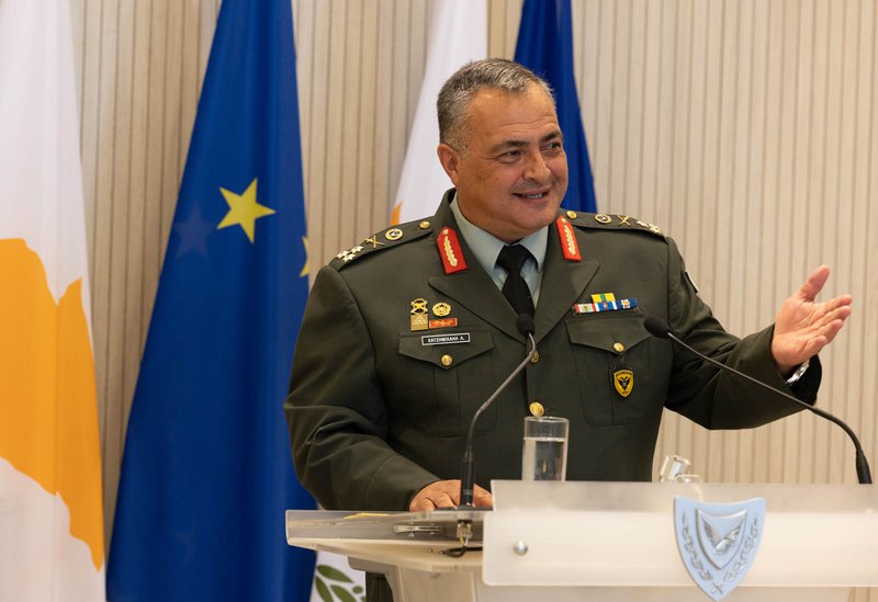 ΛΟΥΚΑΣ ΧΑΤΖΗΜΙΧΑΗΛ ΝΕΟΣ ΥΠΑΡΧΗΓΟΣ ΕΦ ΑΥΓΟΥΣΤΟΣ 22.jpg
