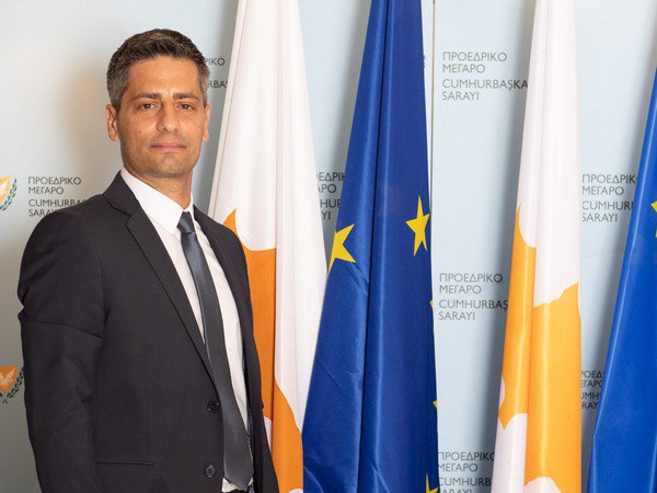 ΜΑΡΙΟΣ ΠΕΛΕΚΑΝΟΣ ΚΥΒΕΡΝΗΤΙΚΟΣ ΕΚΠΡΟΣΩΠΟΣ.jpg