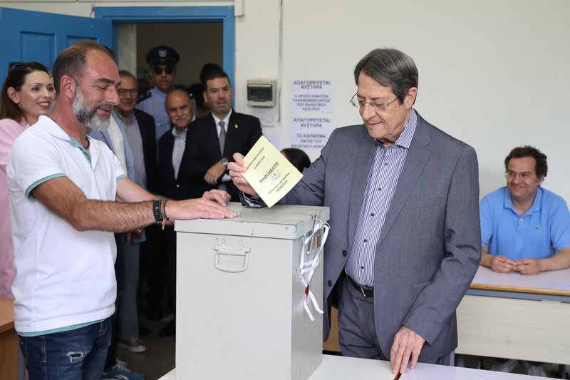 Ο τέως Πρόεδρος της Δημοκρατίας κ. Νίκος Αναστασιάδης ασκεί το εκλογικό του δικαίωμα για τις Βουλευτικές Εκλογές..jpg