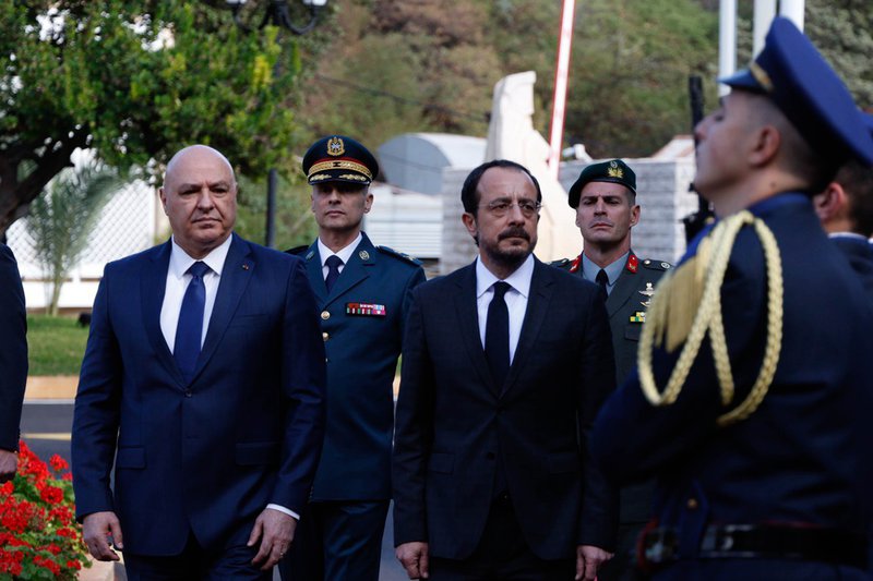 Ο Πρόεδρος της Δημοκρατίας κ. Νίκος Χριστοδουλίδης τυγχάνει υποδοχής από τον Πρόεδρο της Λιβανική Δημοκρατία κ. Joseph Aoun. Φωτογραφία Γραφείο Τύπου και Πληροφοριών.jpg