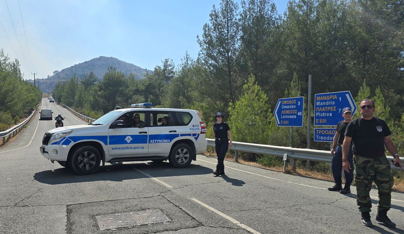 ΦΩΤΙΕΣ ΔΡΟΜΟΙ-ΚΑΤΙΑ ΧΡΙΣΤΟΔΟΥΛΟΥ ΚΥΠΕ.jpg