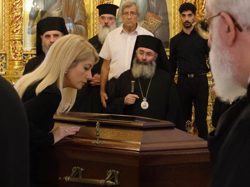 ΠτΒ προσκύνημα αρχιεπίσκοπος.jpg