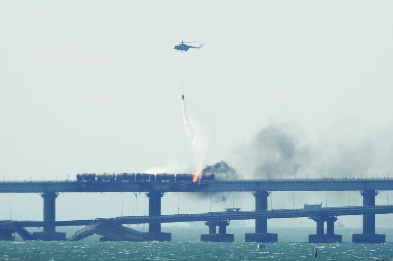 Ρωσία Έκρηξη στη γέφυρα του Κερτς 8-10-22 Photo by AFP.jpg