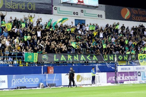 aek fans.jpg