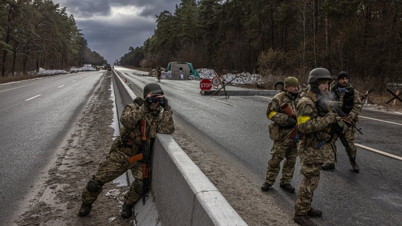 brovary-ukraine-soldiers-ape.jpg
