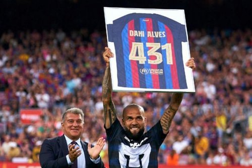 dani alves barca.jpg