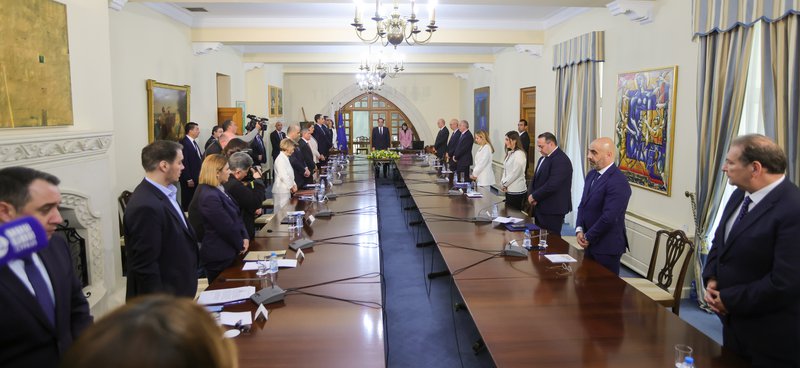 συνεδρια υπουργικου.jpg