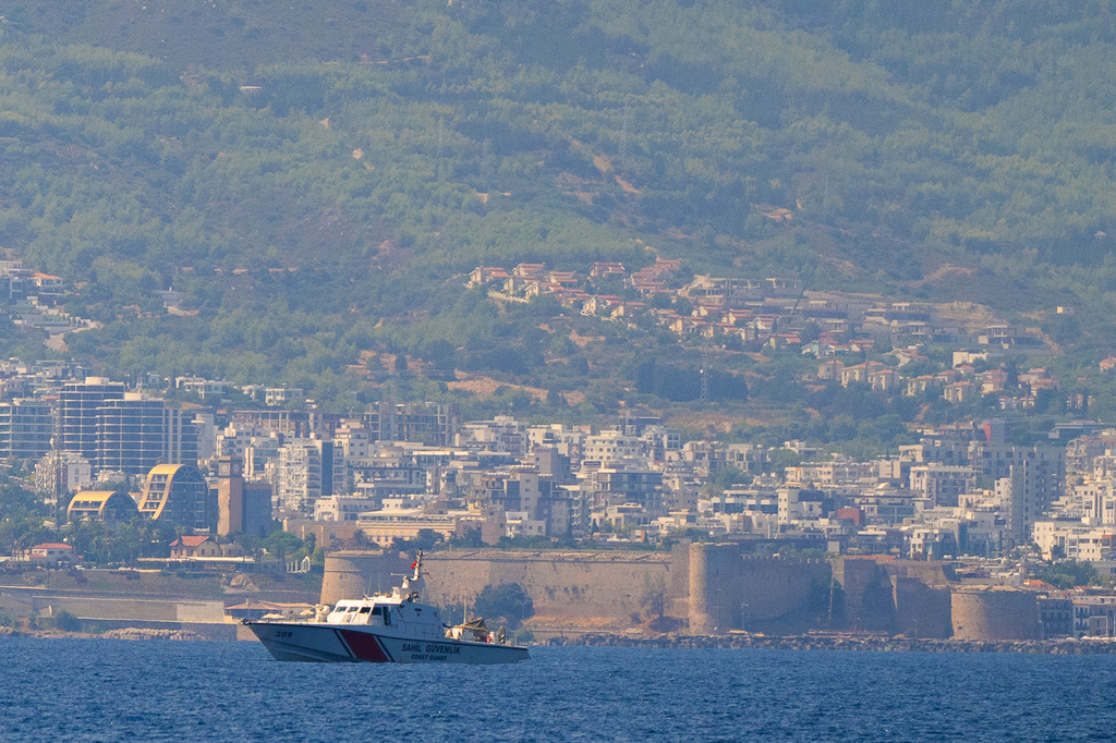 AP26244482414210.jpg